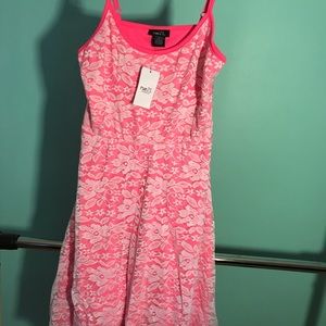 Pink with white floral lace mini dress 💙